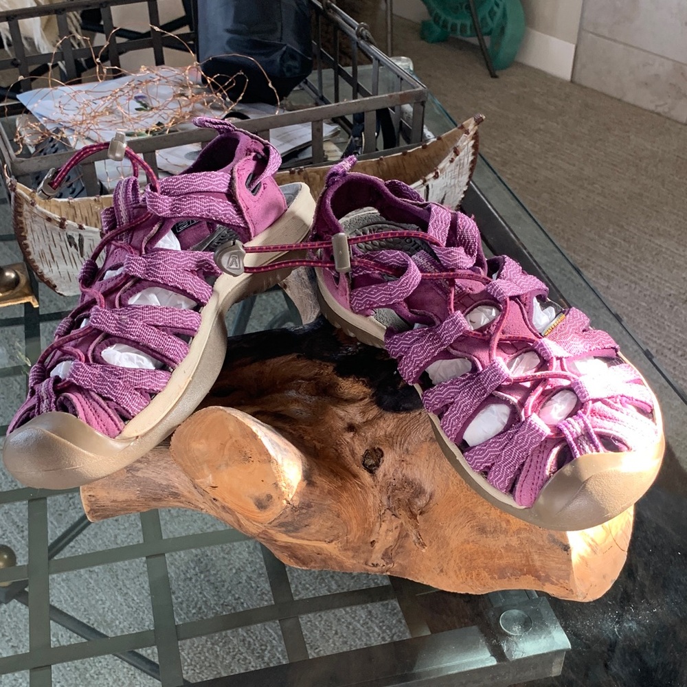 Purple/Eggplant KEENs Whisper Size 7 Waterproof